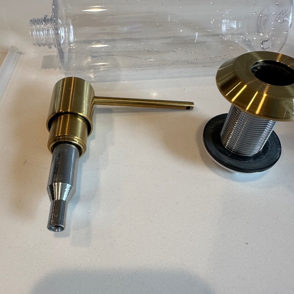 Built in countertop soap dispenser in GOLD - Picture 6 of 8